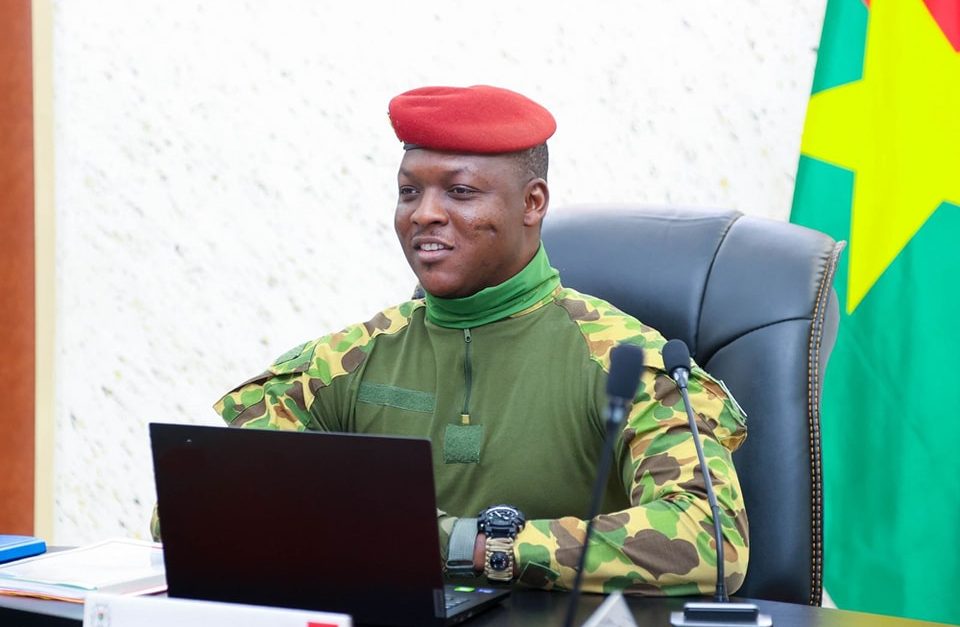 Burkina Faso : Le Capitaine Ibrahim Traoré renforce le secteur textile avec la création d&rsquo;une société d’économie mixte