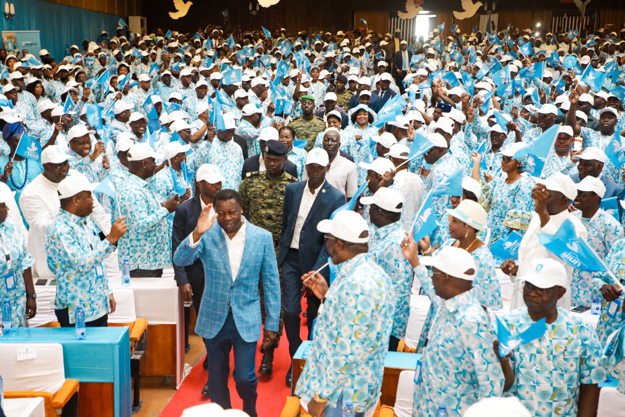 Togo : S.E Faure Essozimna Gnassingbé, acclamé par une foule enthousiaste au palais des congrès de Kara