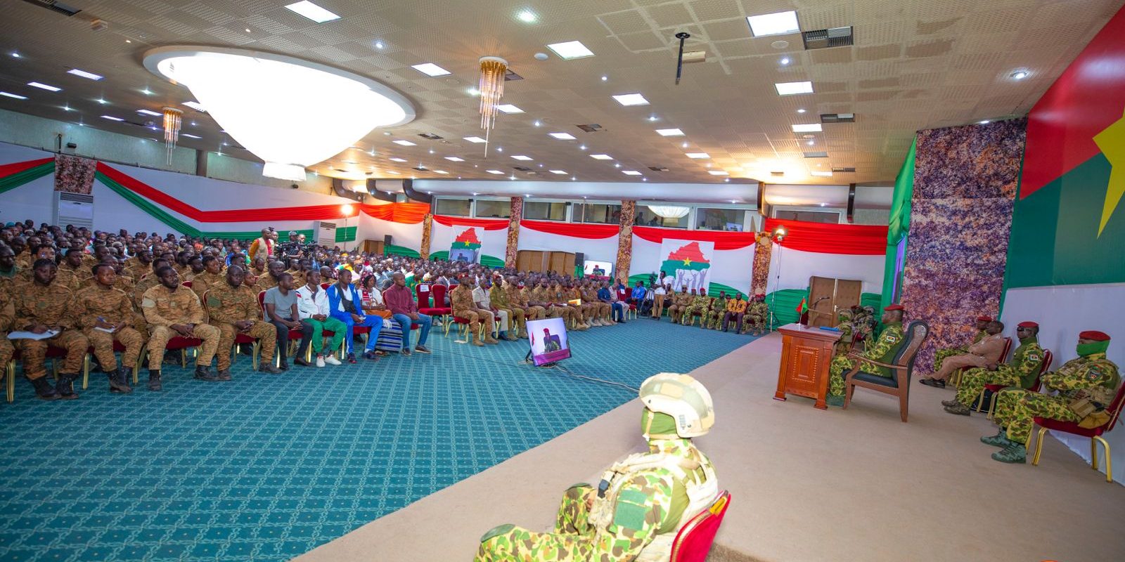 Burkina Faso : Zoom sur la rencontre entre le Président Ibrahim Traoré et les Volontaires pour la Défense de la Patrie