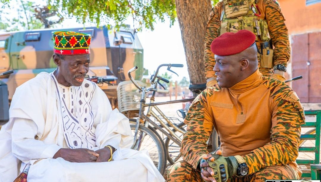 Burkina Faso : Le Capitaine Ibrahim Traoré en communion avec Naaba Giguemdé, Chef de Barsalogho