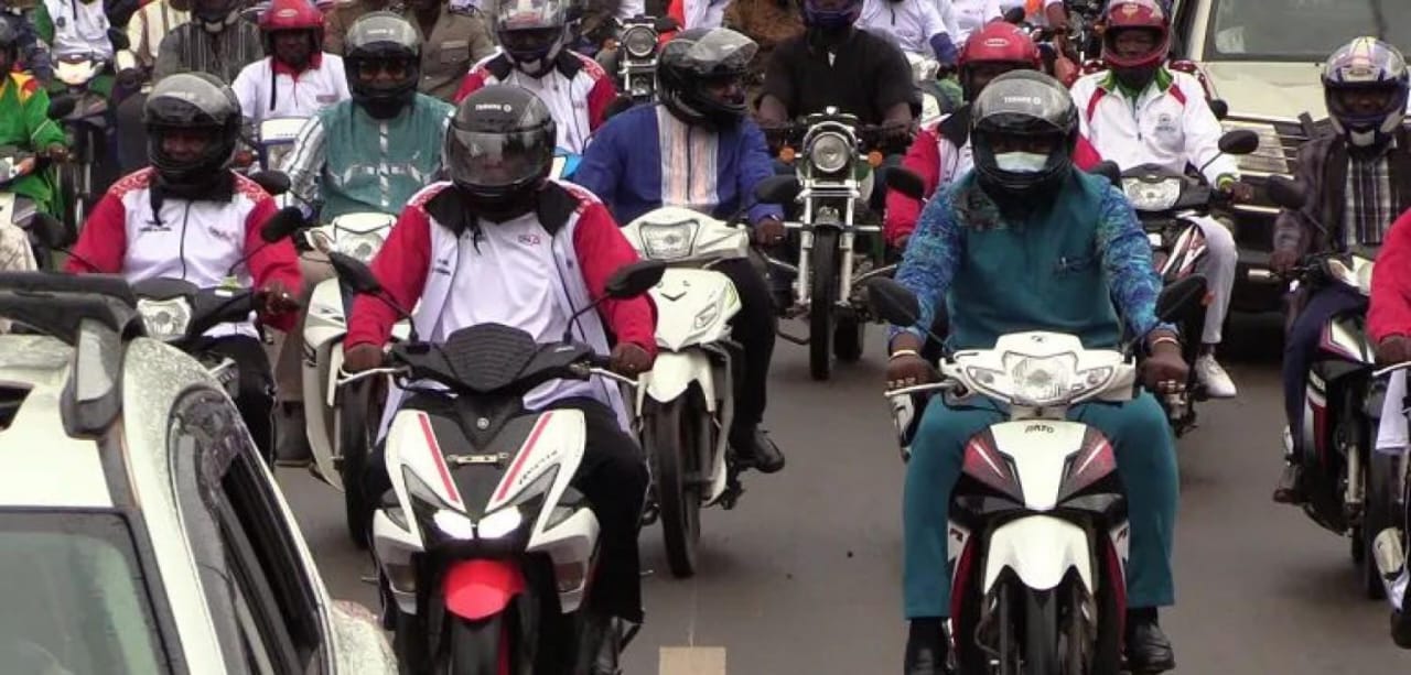 Burkina Faso : Le casque, un symbole de responsabilité et de modernité pour les motocyclistes burkinabè