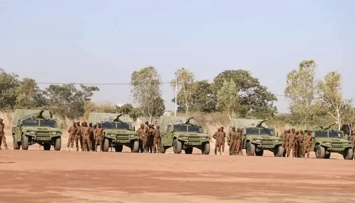 Burkina Faso : Les autorités réorganisent l&rsquo;armée après l&rsquo;extradition de Paul-Henri Damiba