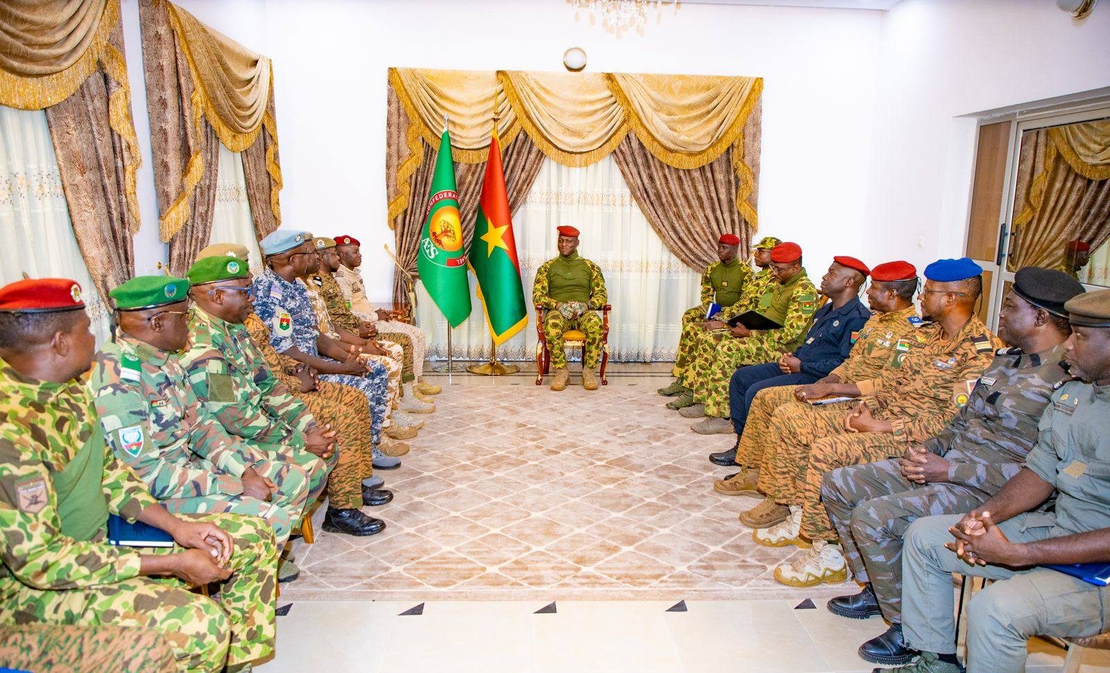 Burkina Faso / SNC 2026 : Le Président Ibrahim Traoré passe les troupes en revue pour une fête culturelle sous haute protection