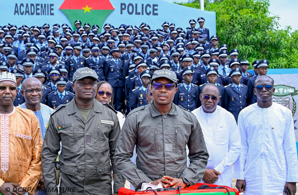 Burkina Faso / Police nationale : La promotion « Dirnawê », symbole de patriotisme et d&rsquo;engagement, reçoit ses galons à Pabré.